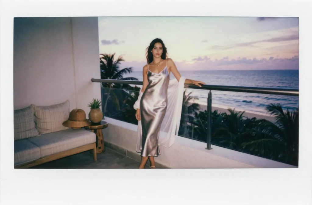 10 Honeymoon Outfits That Feel Romantic and Stylish for You